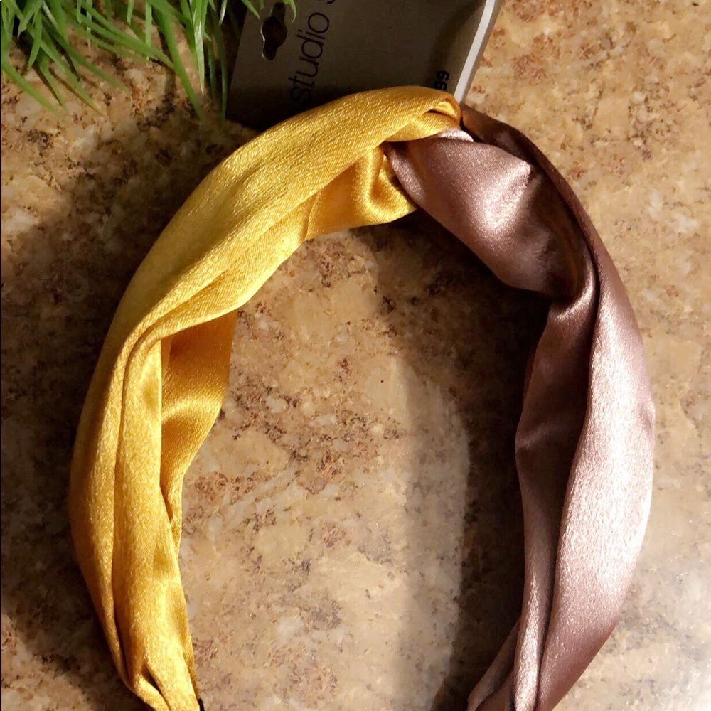 Chic headbands in few colors!